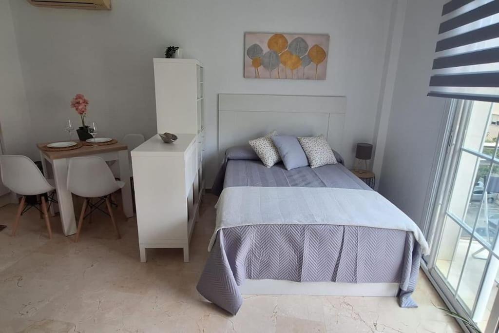 Room City Estepona Estudio Mar Bagian luar foto
